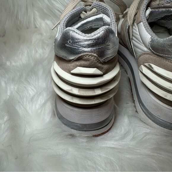 Voile Blanche Sneakers - Picture 10 of 13